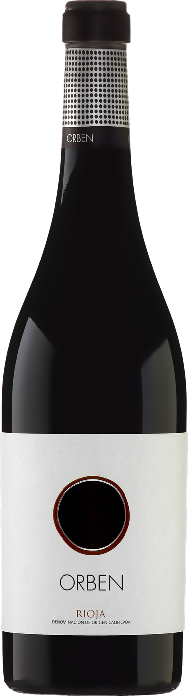 Flaskan är av mörkt glas med svart kapsel med en prickig silverfärgad hals, och den vita etiketten har en stor svart cirkel med röd kant och texten Orben Rioja. Bodegas Izadi Orben, flaska. Flaskan är av mörkt glas med svart kapsel med en prickig silverfärgad hals, och den vita etiketten har en stor svart cirkel med röd kant och texten Orben Rioja.